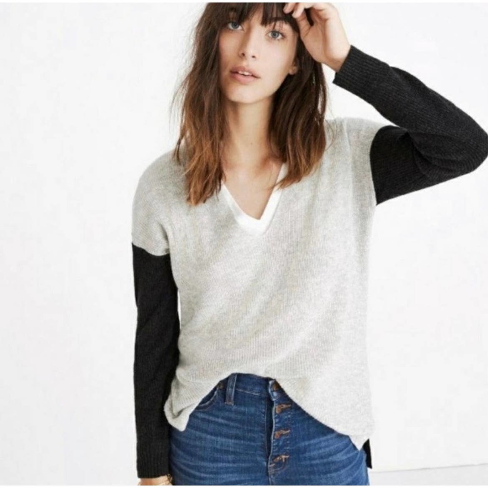 Madewell Two-Tone V-Neck Sweater in Light Gray and Black